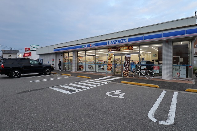 コンビニ　ローソン（コンビニ）まで553m