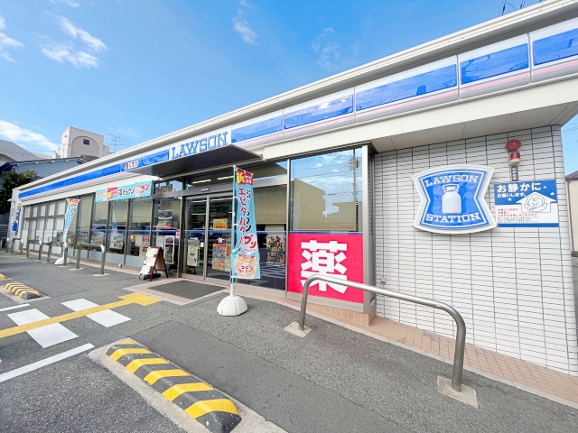 コンビニ　ローソン桜塚店（コンビニ）まで597m