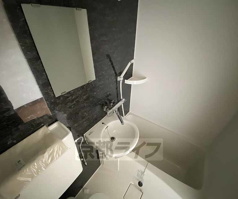 洗面設備　綺麗なユニットバスです