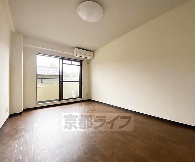 居室・リビング　広々したお部屋です