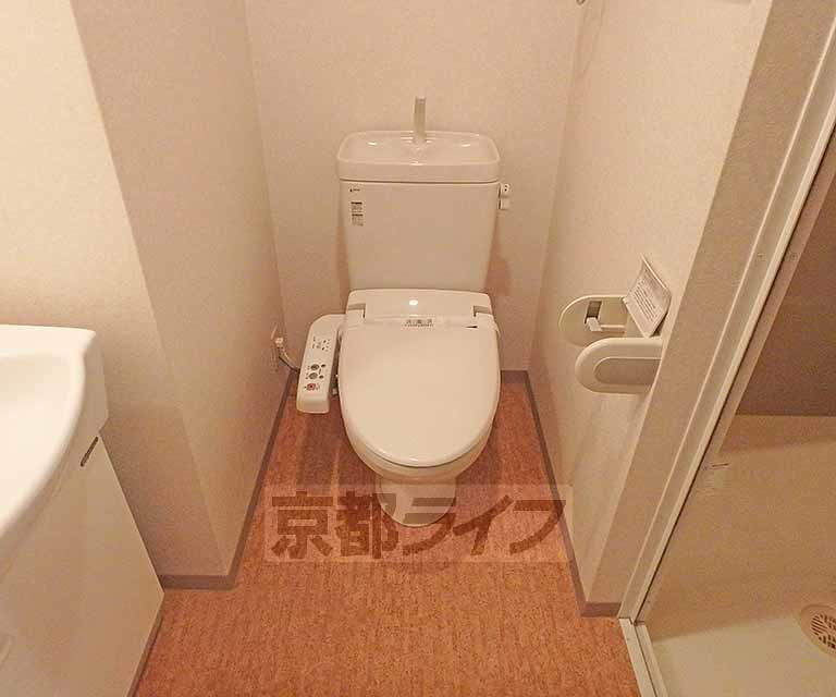 トイレ　ウォシュレット機能付きのトイレです。