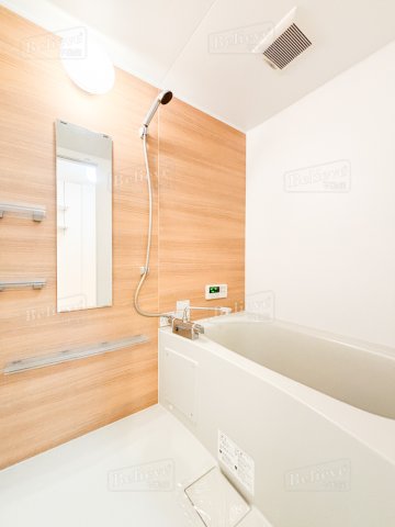 バス・シャワールーム　追い焚き機能付きのお風呂です♪