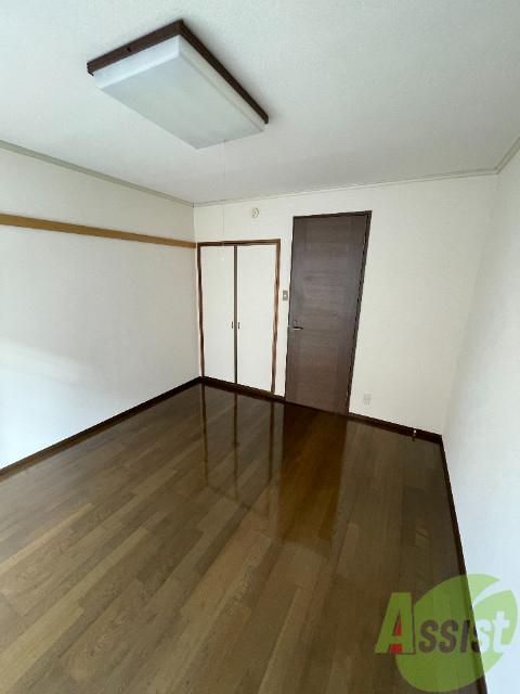 居室・リビング　洋室７帖のお部屋です。フローリング貼りの綺麗な室内です。
