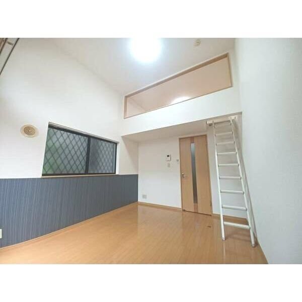 居室・リビング　別号室タイプの為、現状を優先致します。