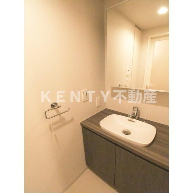 洗面設備　ゆったりとスペースのある洗面所