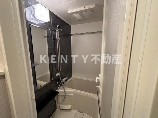 バス・シャワールーム　コンパクトで使いやすいお風呂です