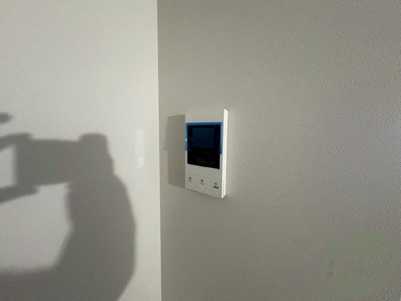 セキュリティ　ＴＶモニター付インターホンです。来客者の顔が見えるので安心！