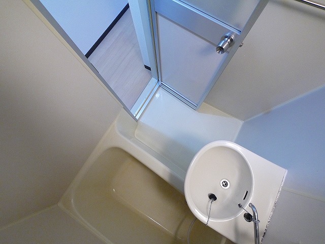 バス・シャワールーム　落ち着いた空間のお風呂です