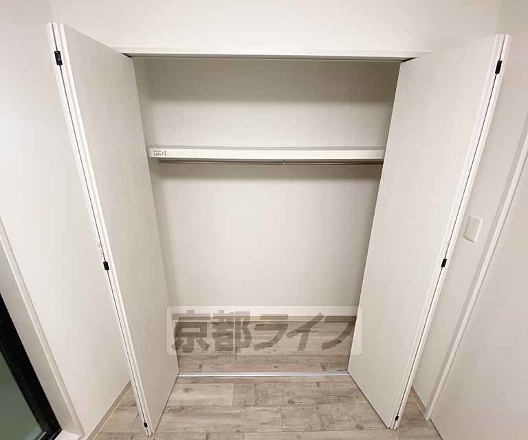 収納　洋服や雑貨などが収納できます。