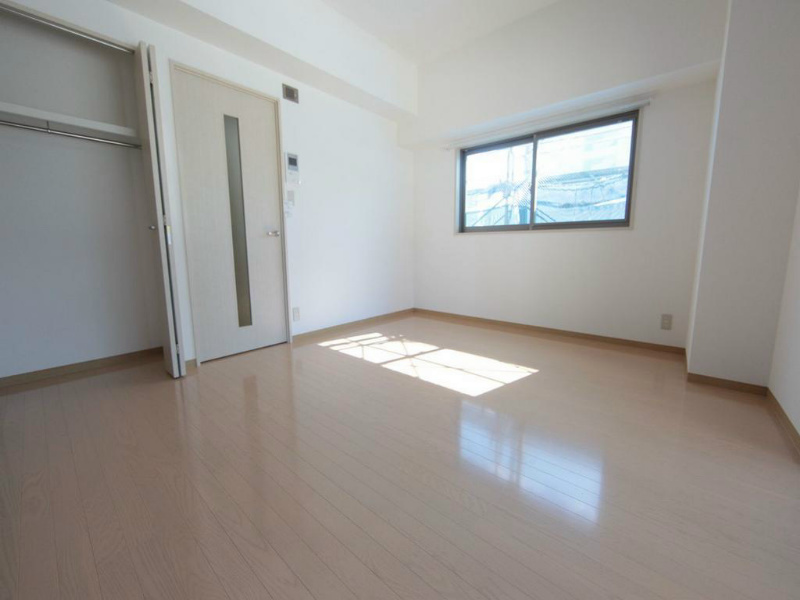 居室・リビング　洋室9.1帖　エアコン完備　クローゼット付