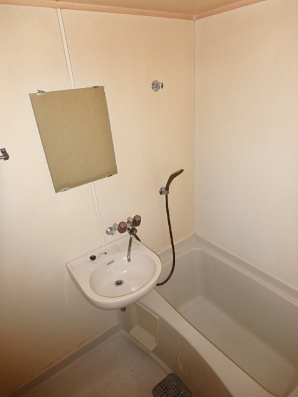 バス・シャワールーム　図面と現状に相違がある場合には現状を優先