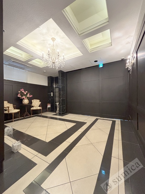 エントランス　落ち着いたエントランス。マンションを演出します。