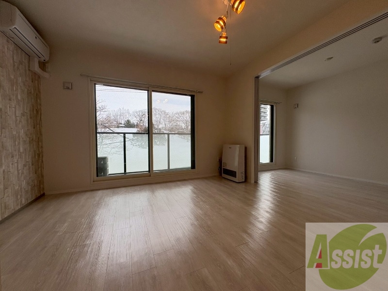 居室・リビング　広々としたリビングですね。使い勝手がよさそうですね！