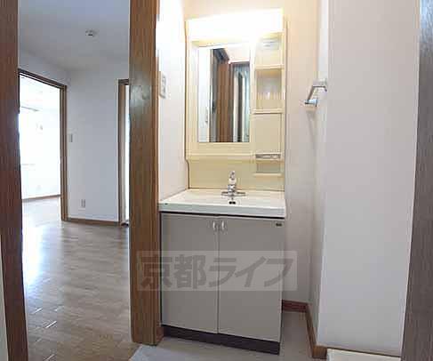 洗面設備　独立洗面台です。