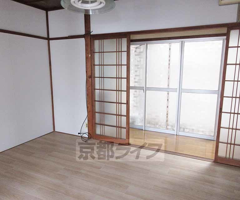 居室・リビング　６帖の洋室。