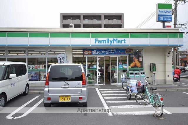 コンビニ　ファミリーマート（コンビニ）まで291m