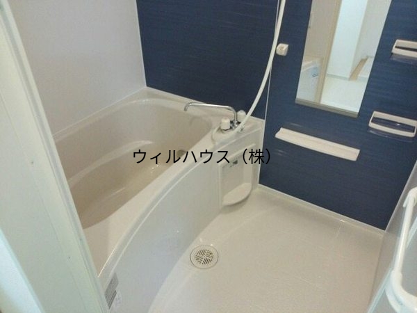 バス・シャワールーム　浴室乾燥機、追い焚き機能付きバス！