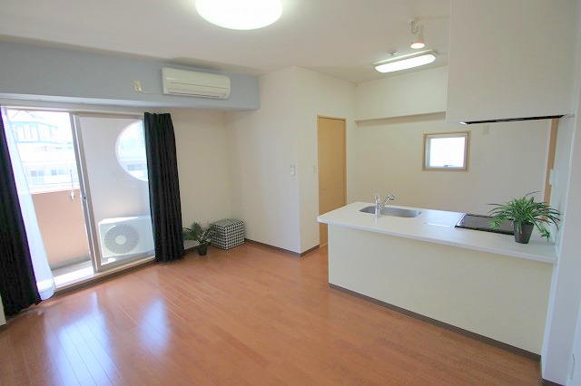 居室・リビング　人気のカウンターキッチンです♪