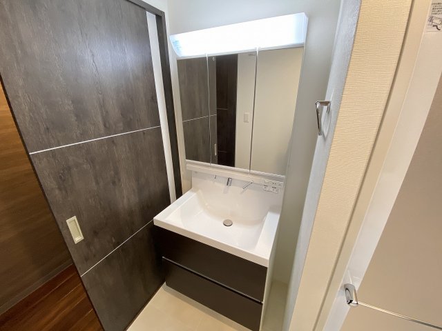 洗面設備　収納も豊富な独立洗面化粧台です！