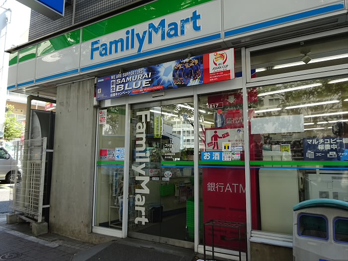 コンビニ　ファミリーマート明大前店（コンビニ）まで625m