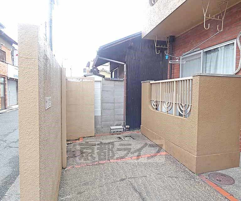 その他共有部分　建物入口です。