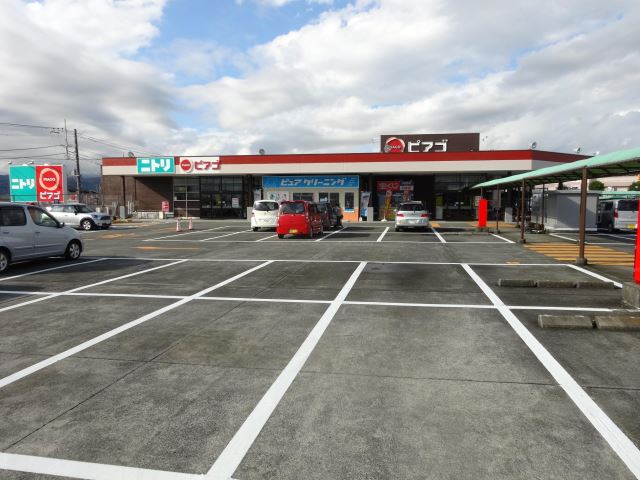 スーパー　ピアゴ（スーパー）まで740m