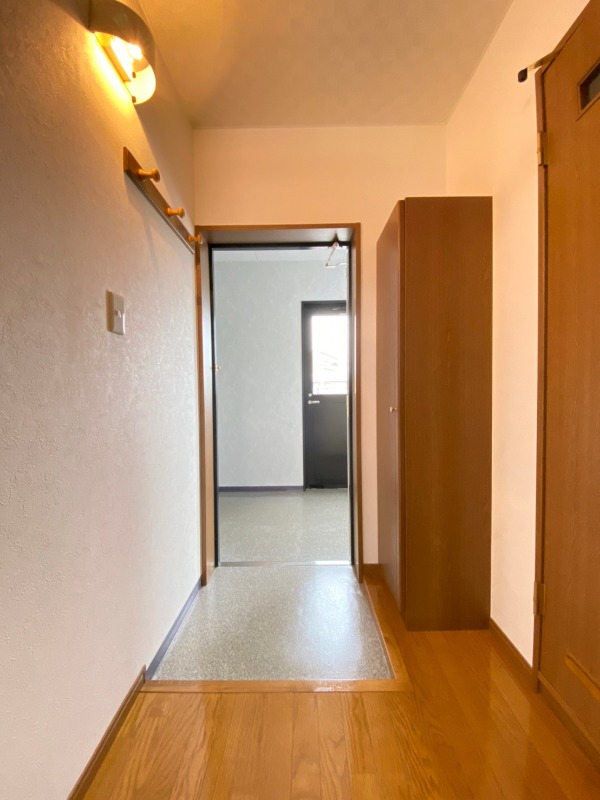 玄関　※別部屋参考写真