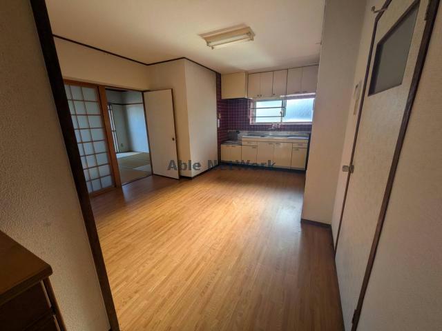 居室・リビング　角部屋なので明るい(^^♪