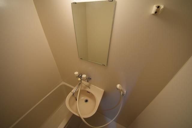 洗面設備　鏡完備