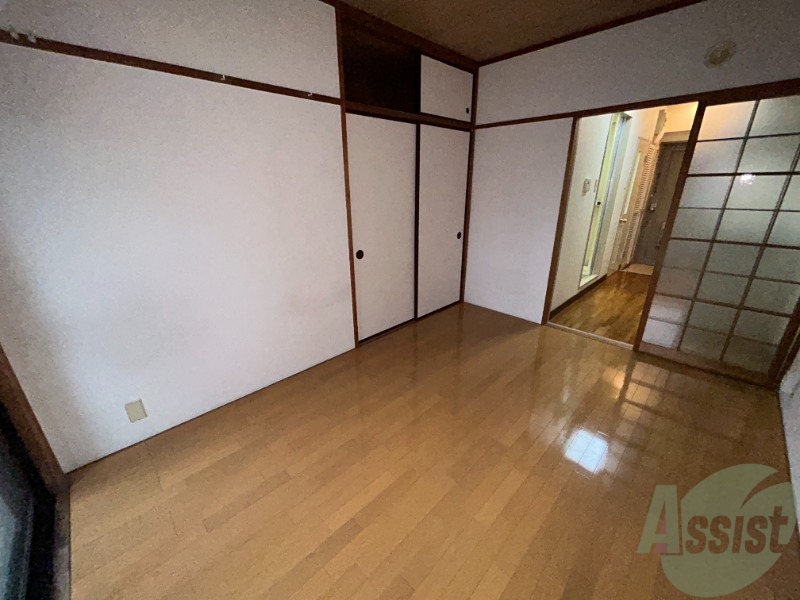 その他部屋・スペース　先ほどの洋室を反対側から見るとこんな感じです。