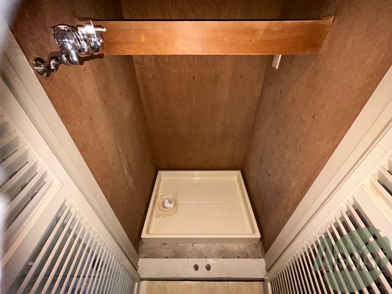 その他設備　洗濯機置き場はこちらです。室内に置場があって助かります。