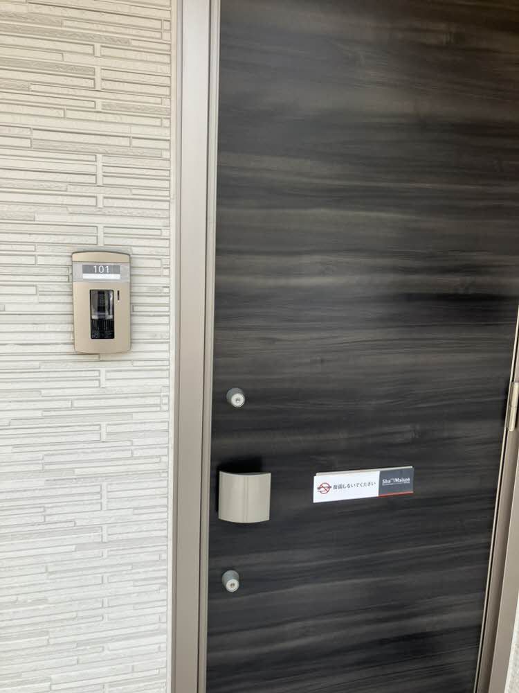 玄関　カメラ付きインターホン