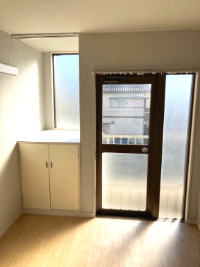 居室・リビング　※写真は別室です