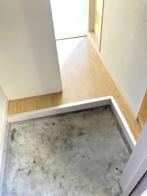 玄関　※写真は別室です