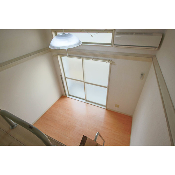 居室・リビング　同じ建物の別のお部屋