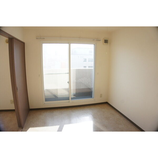 その他部屋・スペース　使い勝手のいい寝室です