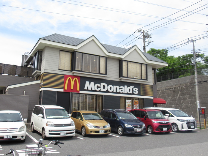 飲食店　マクドナルド（飲食店）まで750m