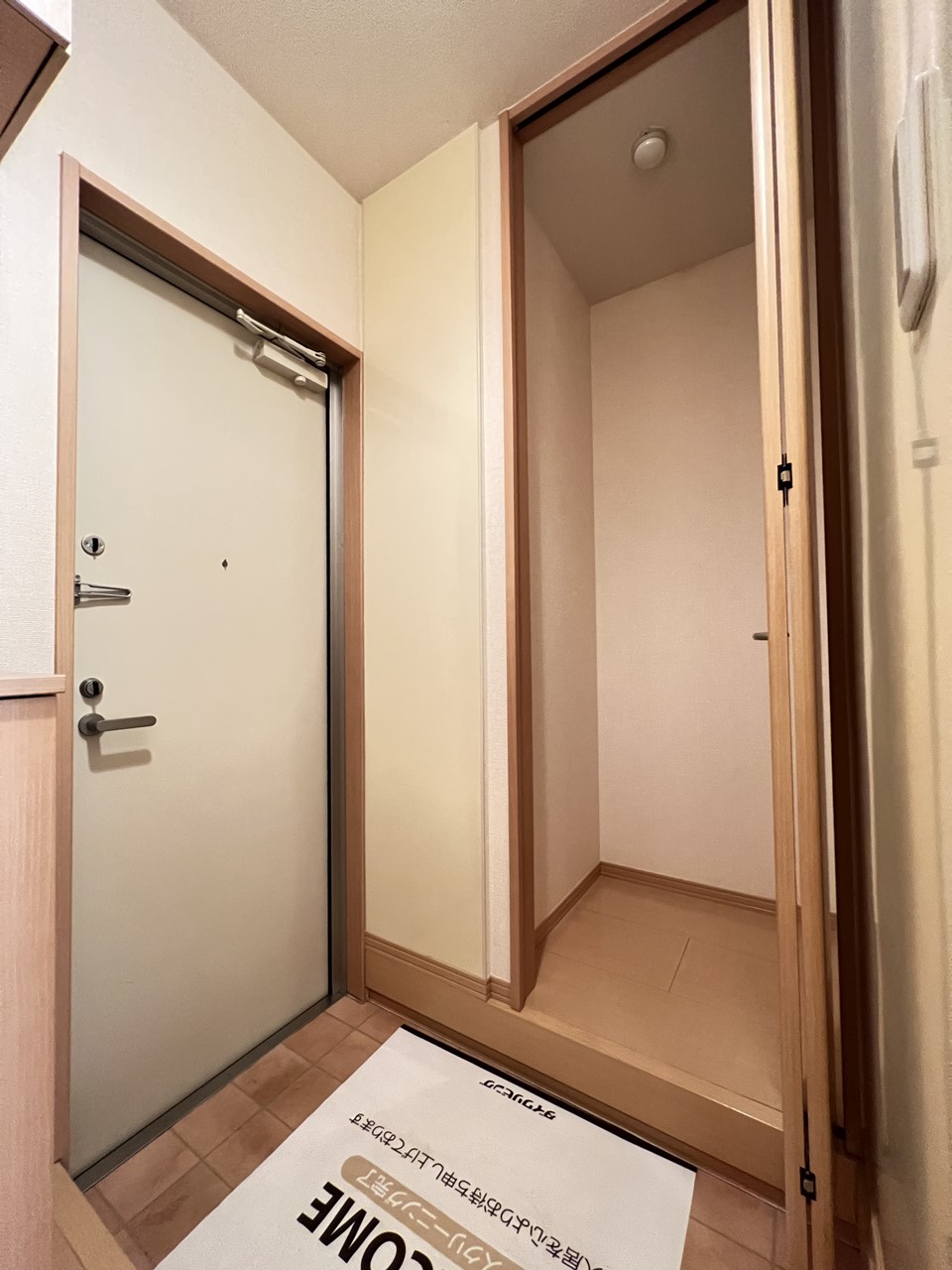 玄関　※同物件、別部屋になります。