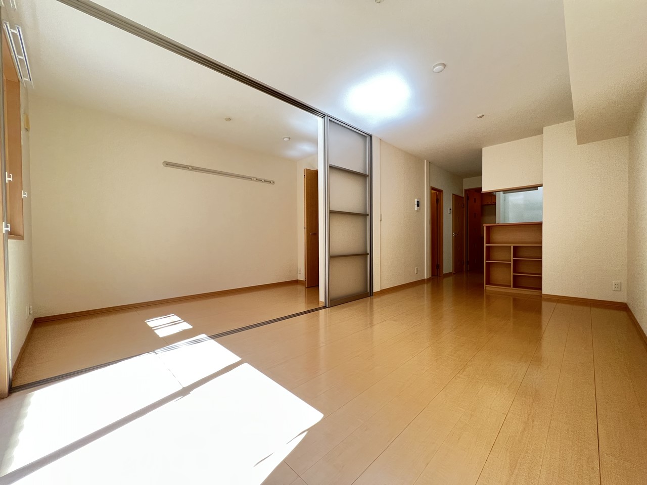 居室・リビング　※同物件、別部屋になります。