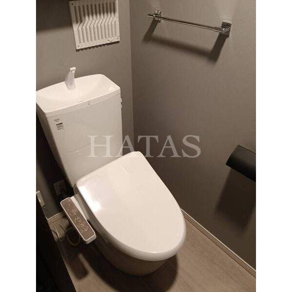 トイレ　同物件別部屋のお写真です。