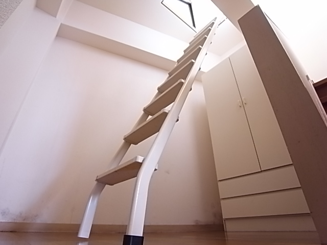 その他　ロフト行きの階段