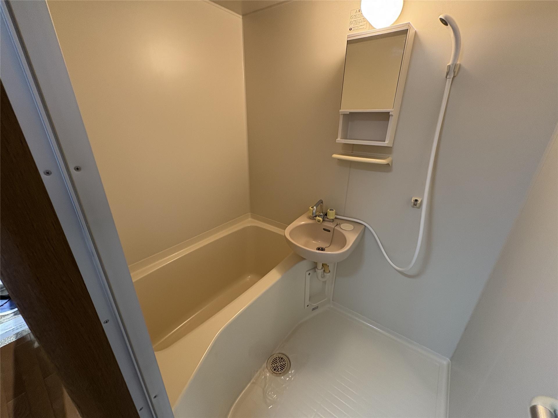 バス・シャワールーム　シャワー付きのお風呂です