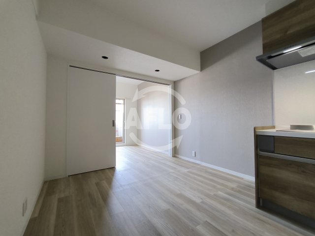 居室・リビング　フロンティアタワー九条II　リビング