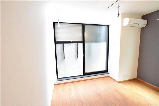 居室・リビング　シャッター付