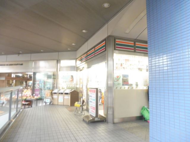 コンビニ　セブンイレブン（コンビニ）まで180m