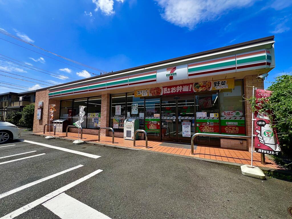 コンビニ　セブンイレブン（コンビニ）まで400m