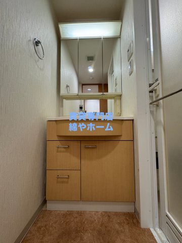 洗面設備　独立洗面台です