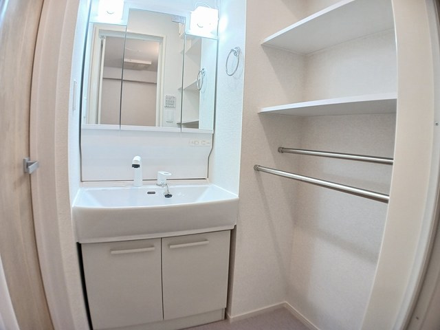 洗面設備　シャワー付洗面台