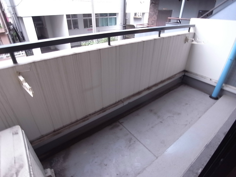 バルコニー　奥行きもしっかりあって洗濯物もたくさん干せます＾＾