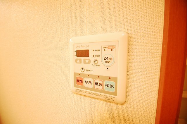 その他設備　雨の日も安心！浴室乾燥付★